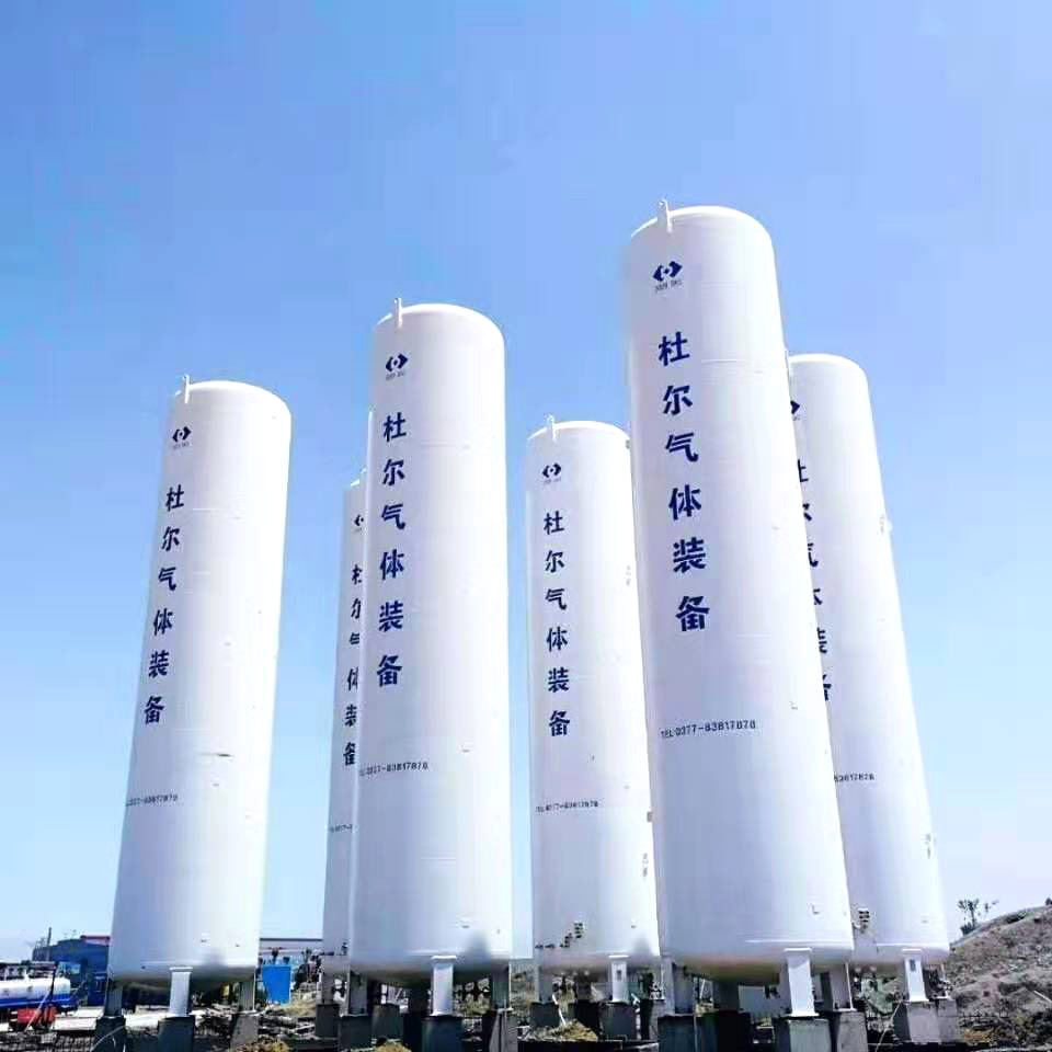 What are the special points in the design of large LNG storage tanks?